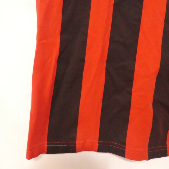 H&M | size 10-12 years | Red and Black Graphic T-Shirt - Picture 7 of 13